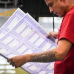 Armenta entrega cheques para obras comunitarias en la Sierra Negra